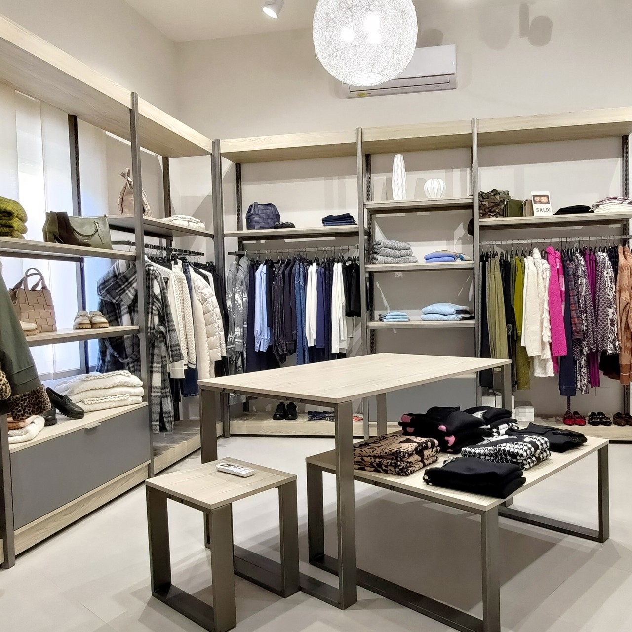 arredamento defile 02 scaled