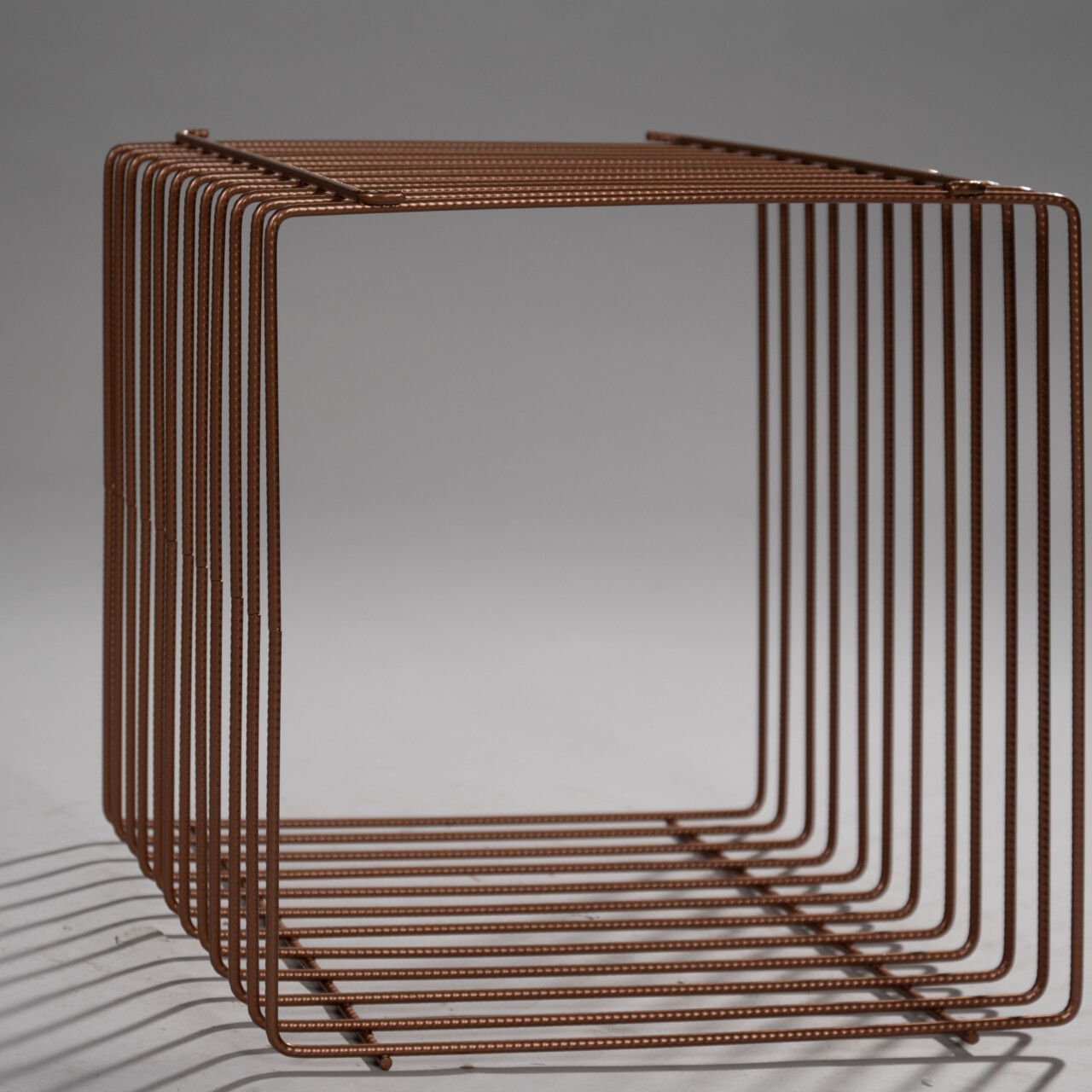 espositori vetrina negozio filo ferro rame DSC 0523