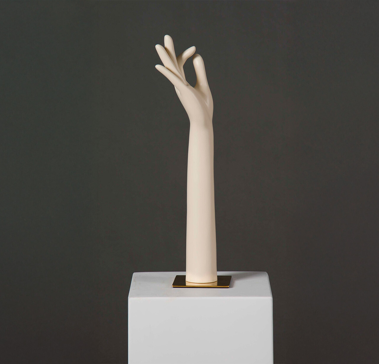 mano espositore vetrine gioielli anelli borse donna 303 H