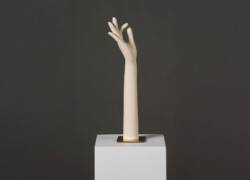 mano espositore vetrine gioielli anelli borse donna 303 H