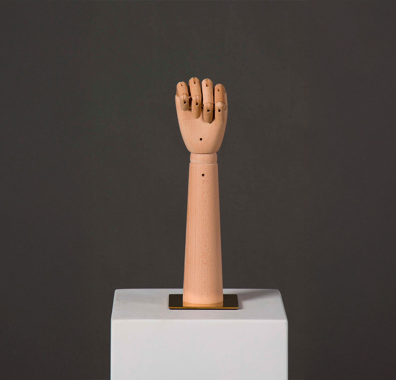 mano legno espositore vetrine gioielli anelli borse donna 03 H