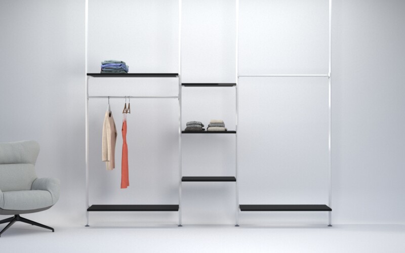 Scaffale bianco in metallo con ripiani per negozio di abbigliamento dal design essenziale
