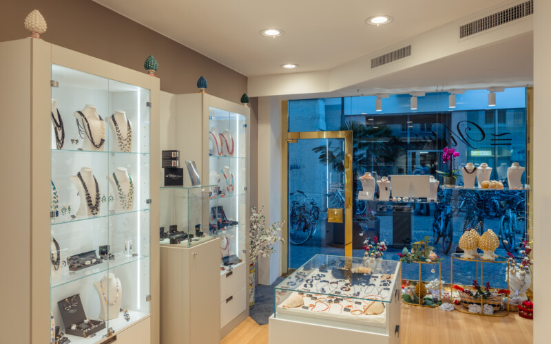 bolzano gioielleria negozio vetrina interna panorama arredo interni