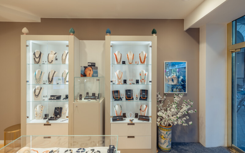 bolzano negozio gioielli vetrine espositive illuminate teche