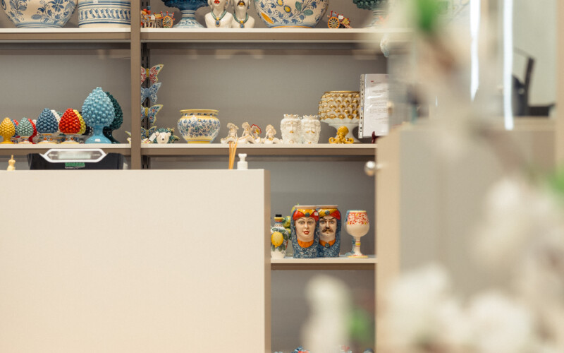 virtus mediterraneo bolzano centro storico vetrina esterna negozio gioielli