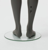 attacco piede polpaccio uomo grigio