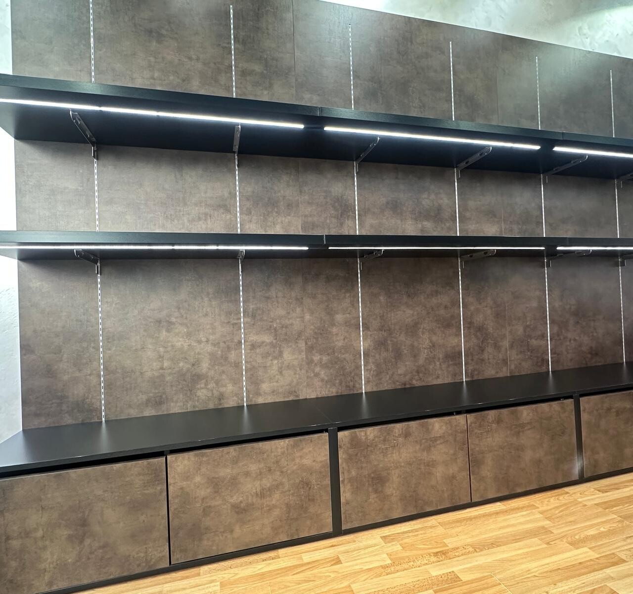 arredo usato bronzo con led ripiani luminosi mobiletti 01