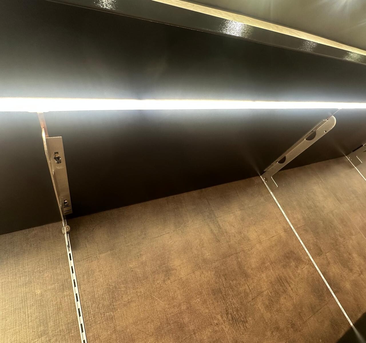 arredo usato bronzo con led ripiani luminosi mobiletti 02