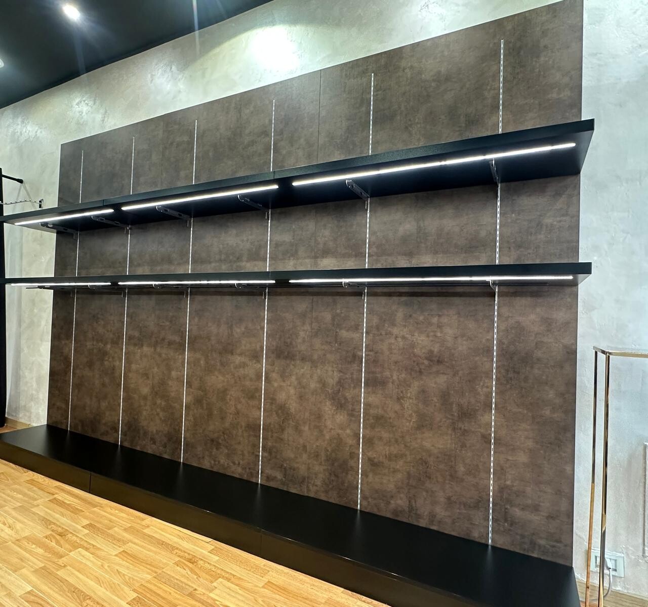 arredo usato bronzo con led ripiani luminosi mobiletti 03