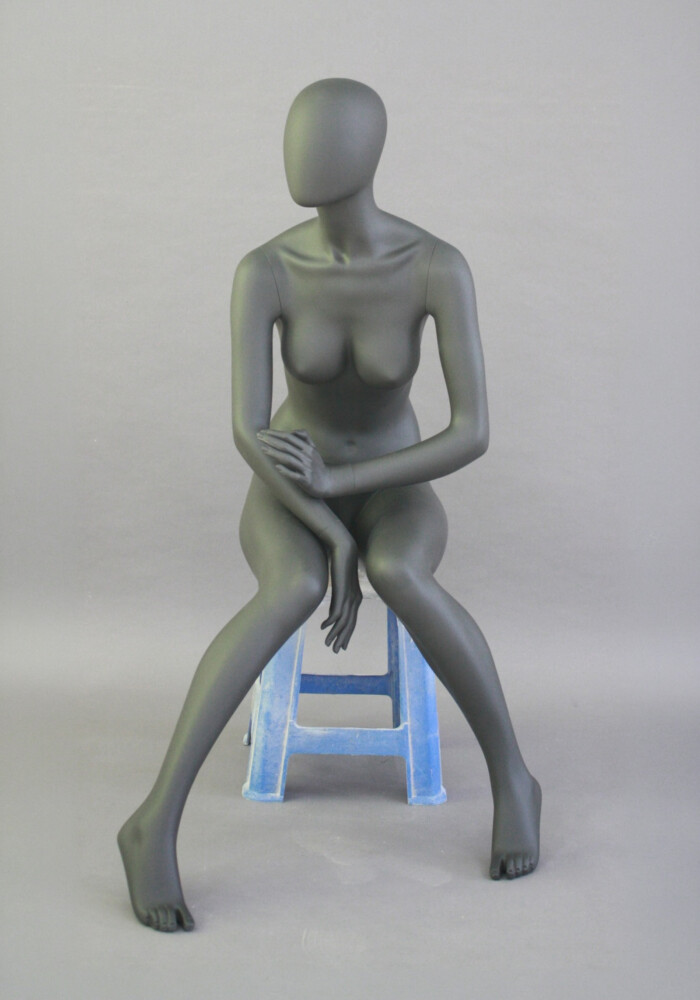 manichino donna harmonia stilizzata antracite D09 seduta
